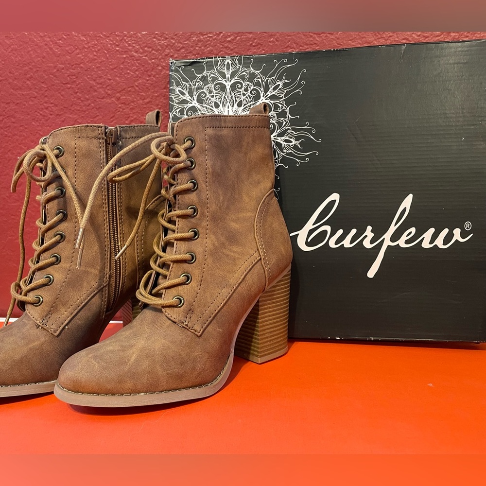 Curfew Brand, size 8.5, 3.5 in. Tall Heel Boots.